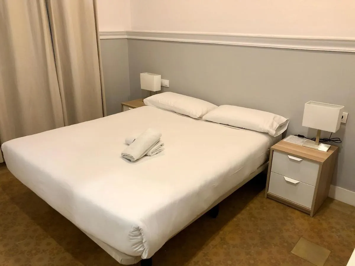 Hostal Medea Barcelona 2*,