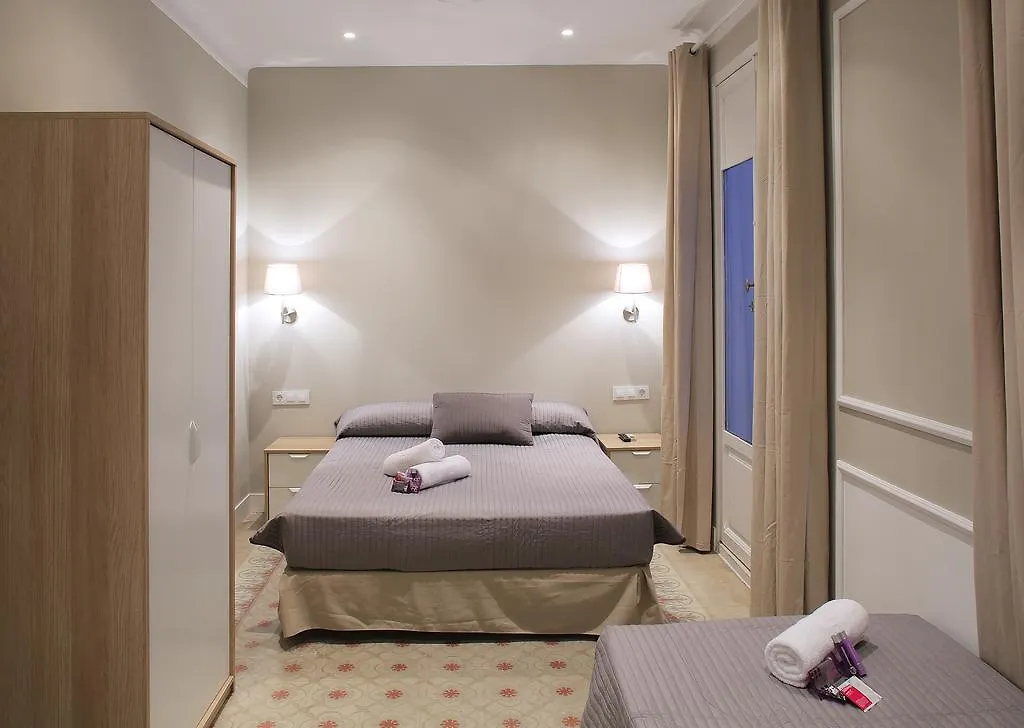 Hostal Medea Barcelona 2*,